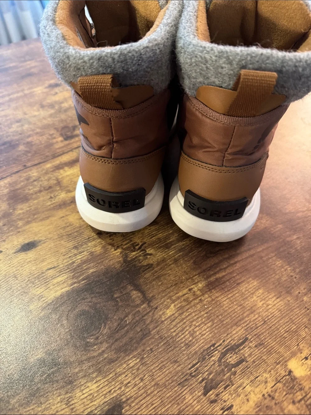 *Never Worn* Sorel Women’s Brown Boots with Gray Felt Collar and Lace-Up Closure